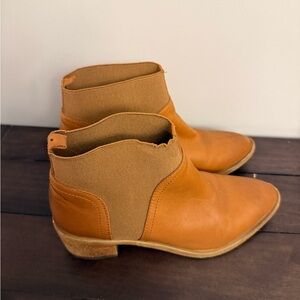 Vélez Tan Leather Ankle Boots – For Leather Lovers (Size 37)